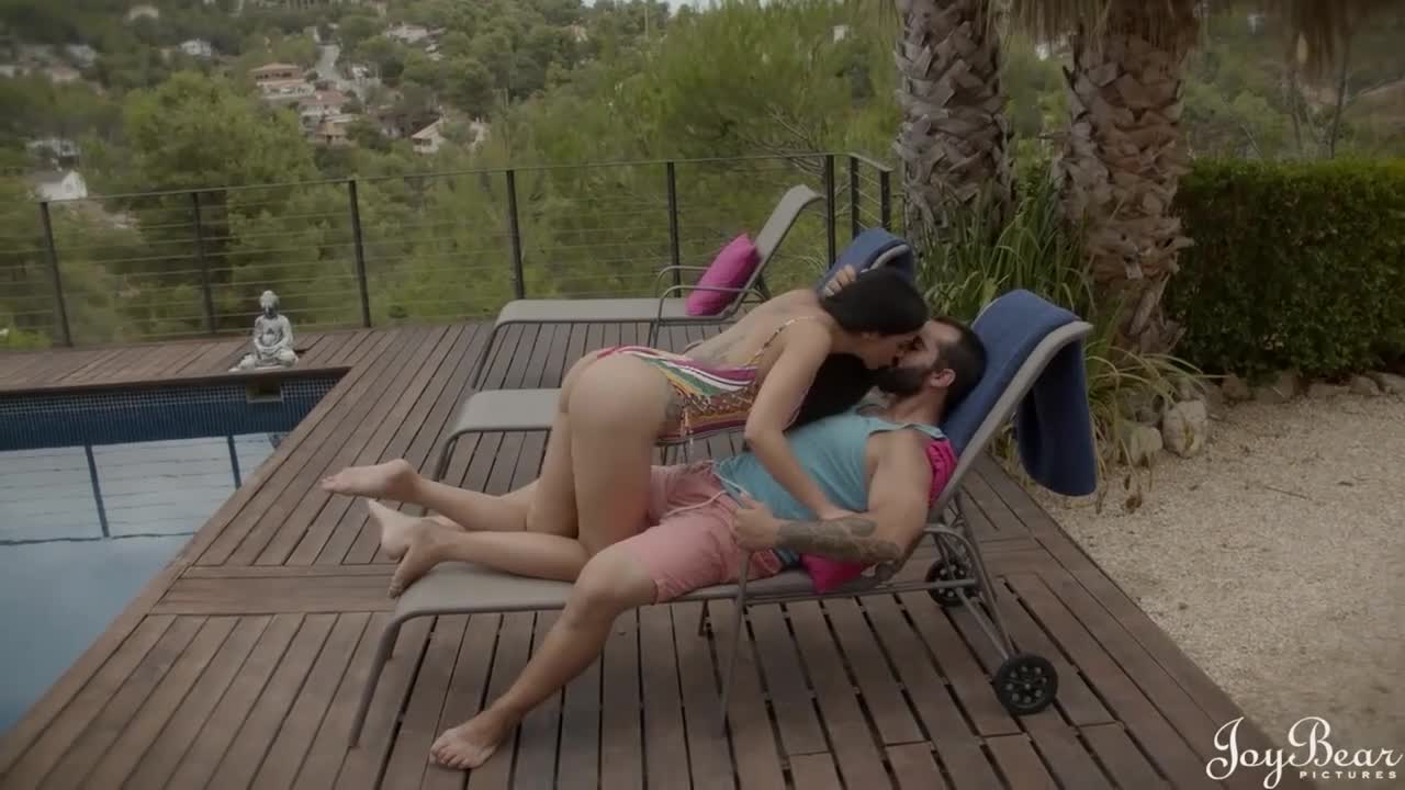 Tattooed girlfriend Jane Jones gets impaled by long boner