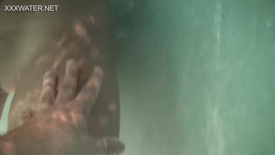 Underwater Show - tight pussy action