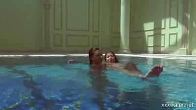Haley Hill and Stephanie Moon's amateur action by Underwater Show